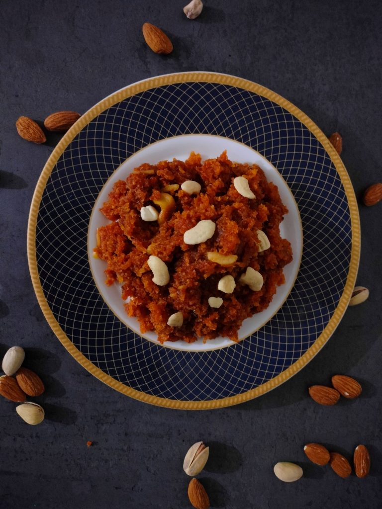 Gajar Halwa Picture- Make this red juicy halwa, rich in flavour and taste
